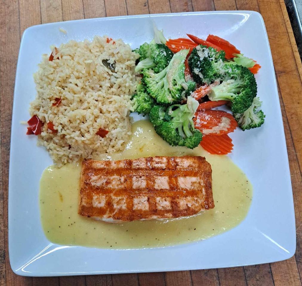 Grilled Salmon with Mango Sauce